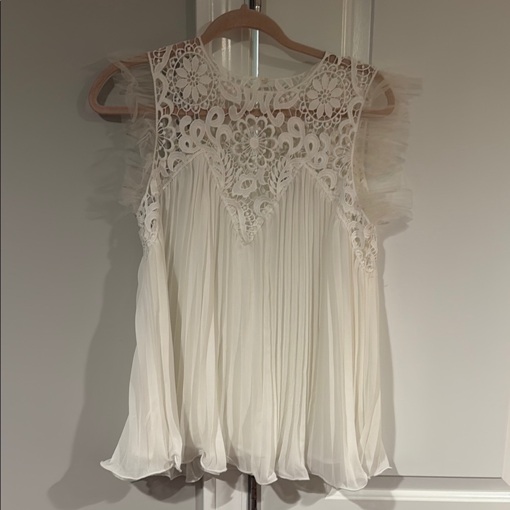 Elegant Lace Sleeveless Blouse
